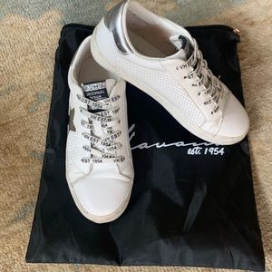 Vintage Havana Women’s Sneaker Gadol, with dust jacket